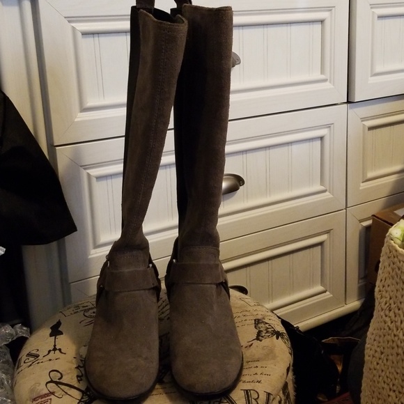 Grey boots - Picture 4 of 4